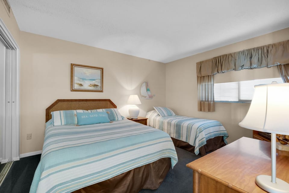 Second bedroom with Queen and Twin