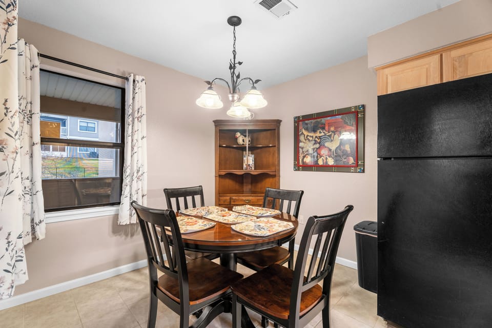 Kitchen dining area