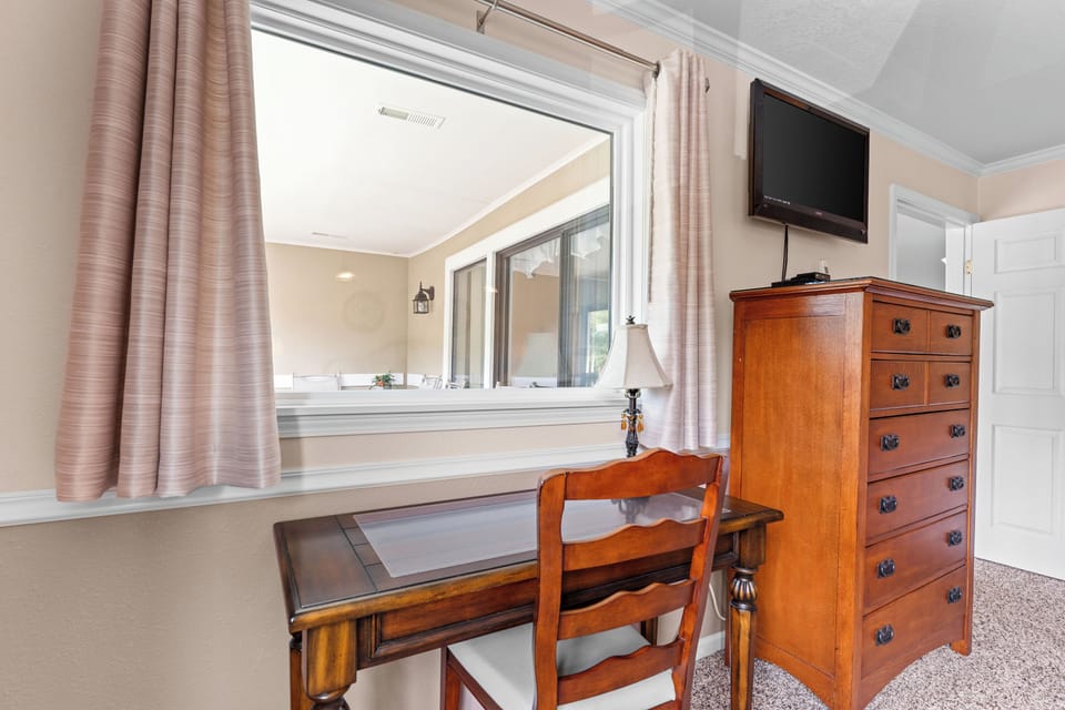 Desk for those who must telecommute.