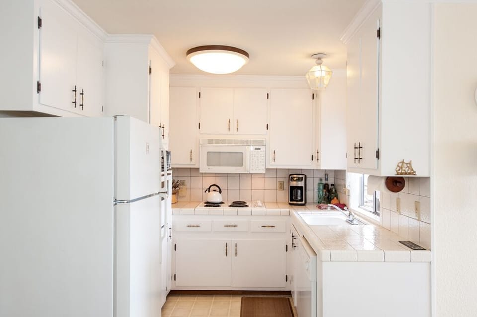 kitchen with all utensils for cooking and cleaning