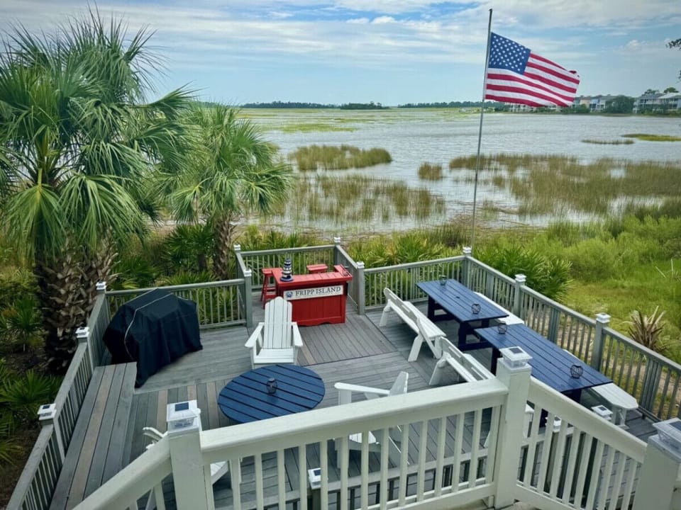 PARTY DECK- great for Cookouts, Sunsets, Yoga, and more! Enjoy this extra space!