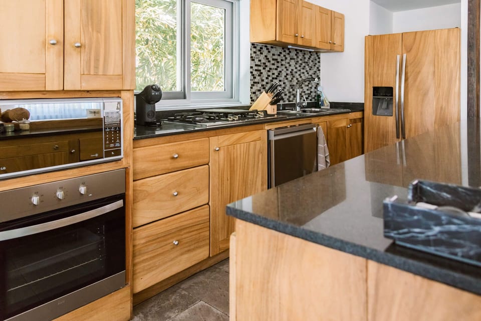 Main Area: Kitchen Island