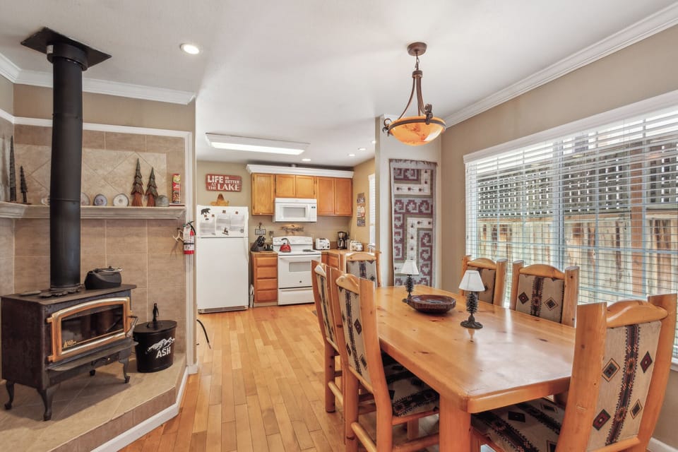 Dining table seats 6 comfortably