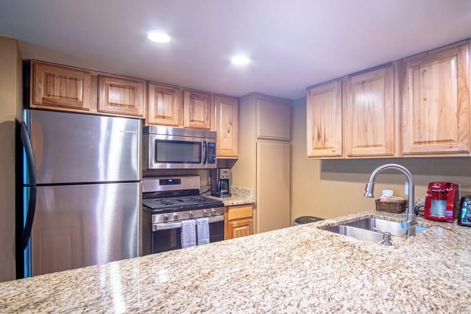 Kitchen with granite bar