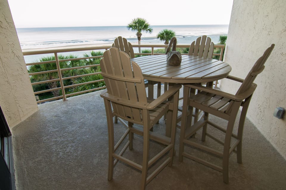 Unobstructed view of the ocean from Every balcony!