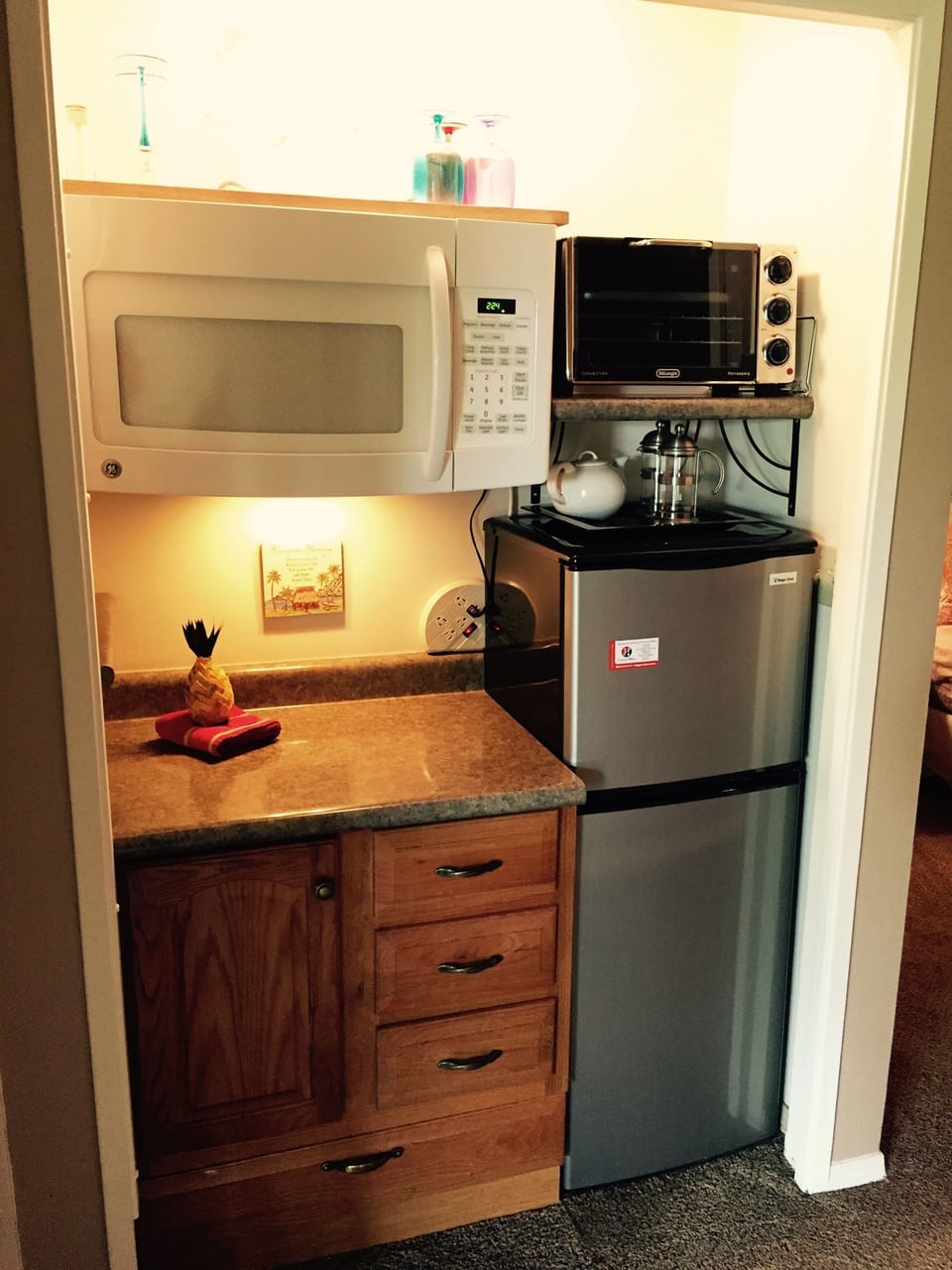 Fully stocked kitchenette with lots of appliances!
