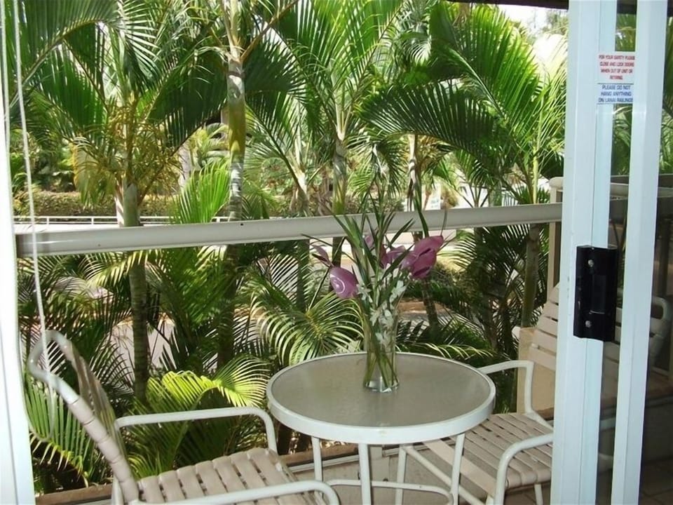 Lanai, seating for two