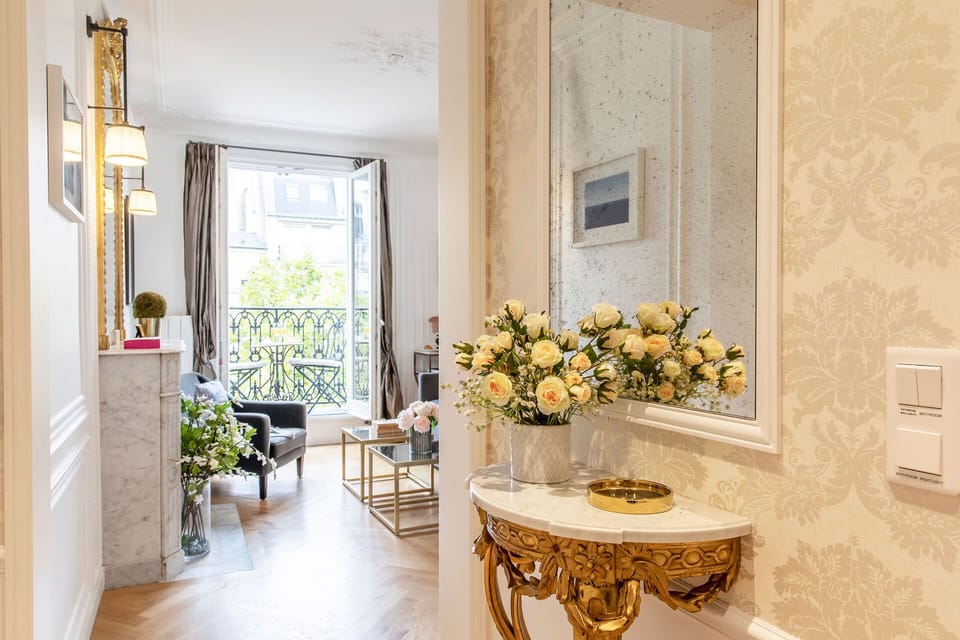 A second full bathroom is a rare find in a one bedroom apartment.