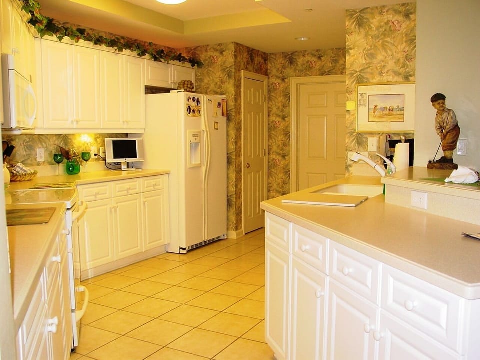 Huge kitchen brings out the "cook" in all of us!
