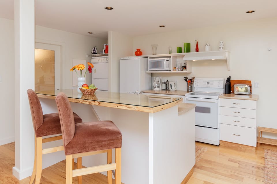 Fridge, stove, Microwave, Dishwasher, Washer and Dryer