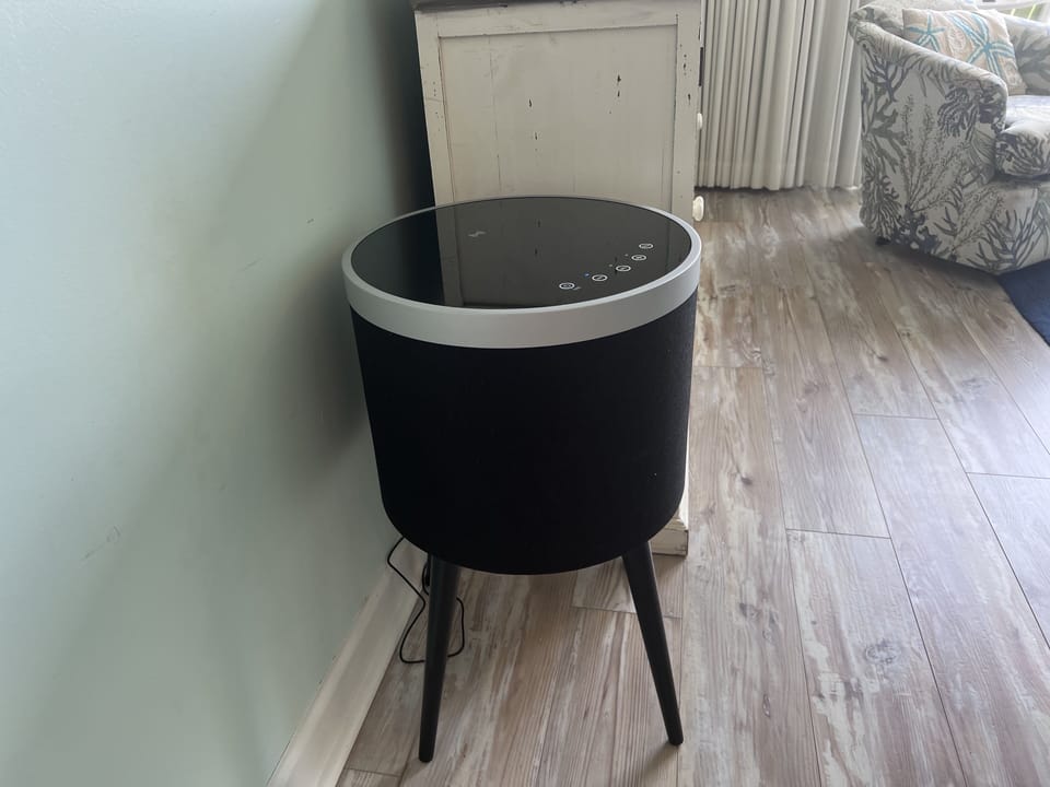 Bluetooth Soundstream Sound Table