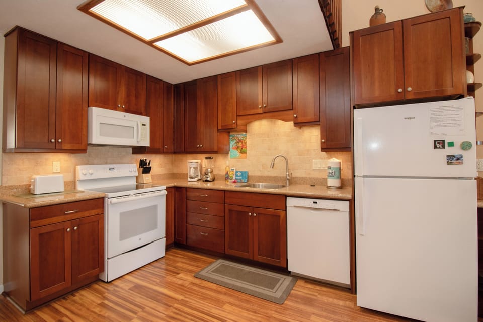 Large, fully stocked kitchen