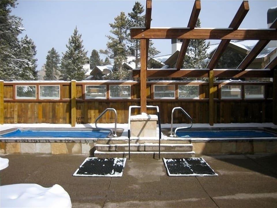 New hot tubs for 2010 (1/2 mile by car, less by path) in Upper Village Pool