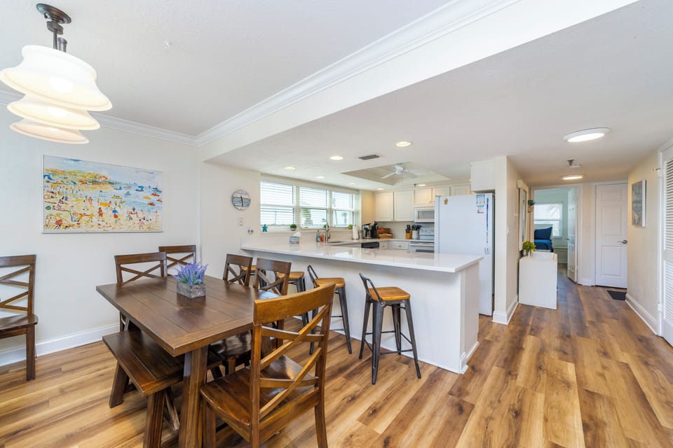 Plenty of seating around our dining room table plus 4 additional barstools