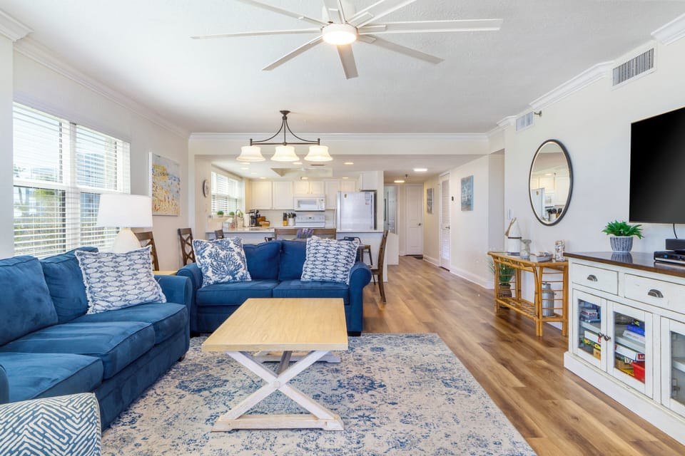 Spacious open floor plan for living room and dining room