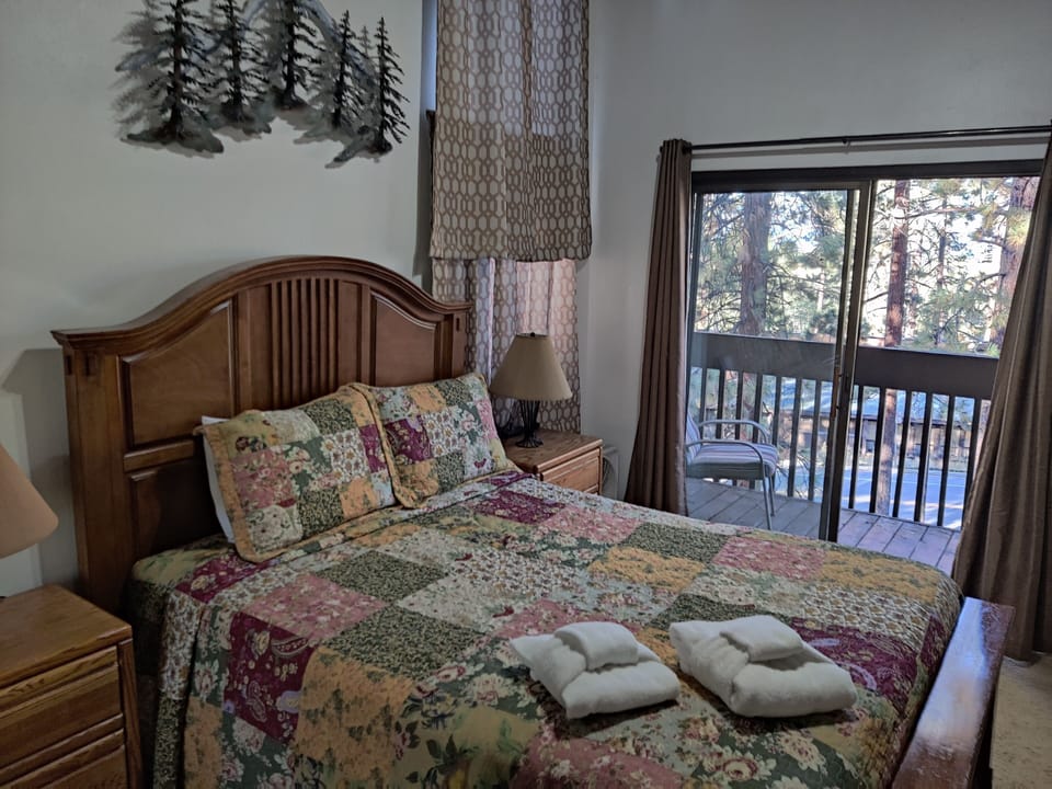 Queen Bedroom w/ balcony