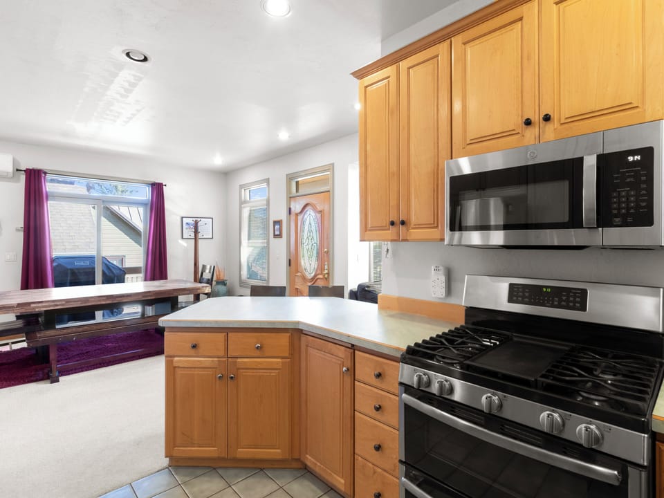 The double-oven and new microwave ensure the most efficient cooking environment