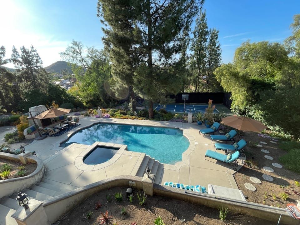 Private pool and raised all tile spa