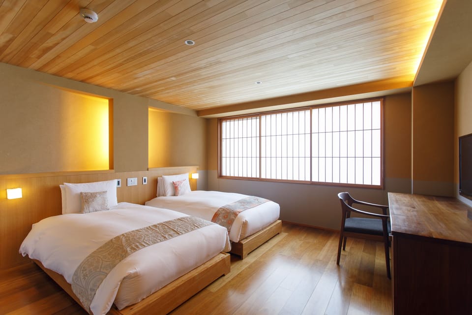 Deluxe Twin Room, Non Smoking | Hypo-allergenic bedding available, minibar (free items), in-room safe
