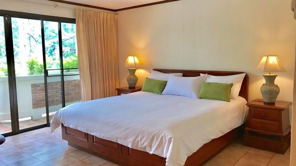 Deluxe Room | Premium bedding, in-room safe, desk, iron/ironing board