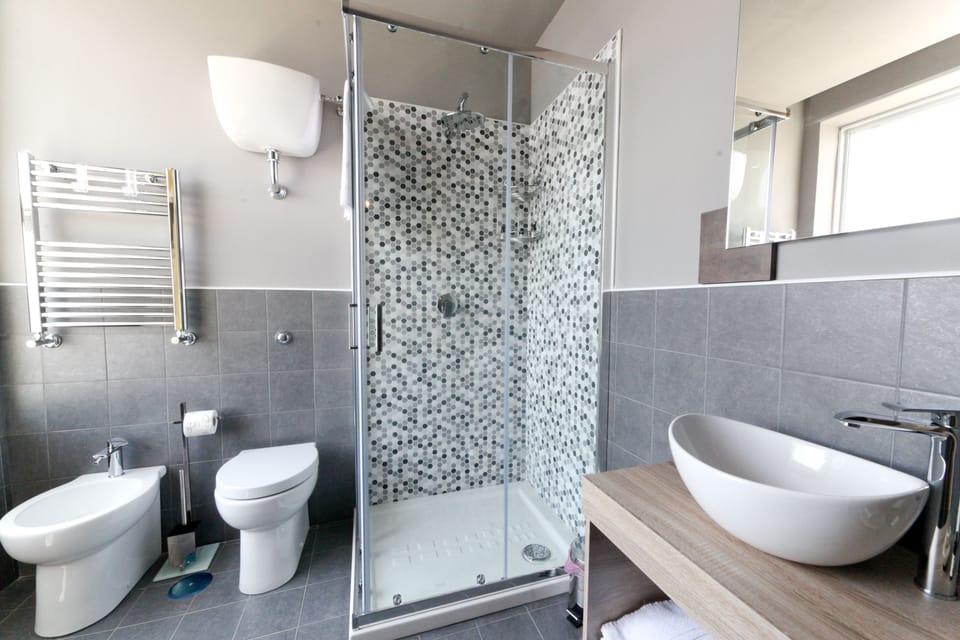 Superior Suite, 1 King Bed, Sea Facing | Bathroom | Shower, free toiletries, hair dryer, slippers