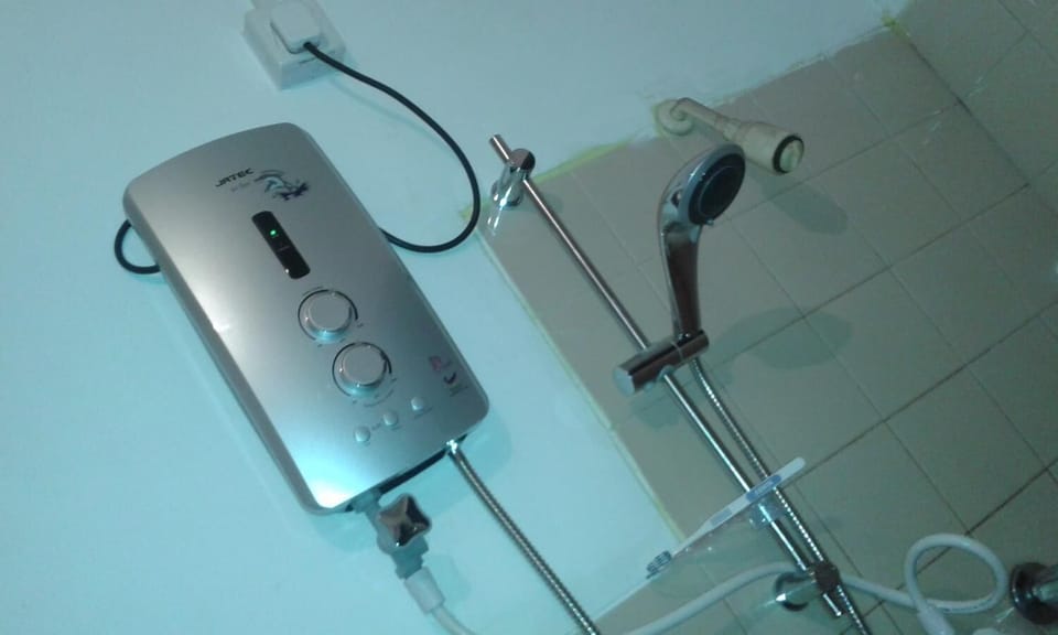 Shower, free toiletries, hair dryer, towels