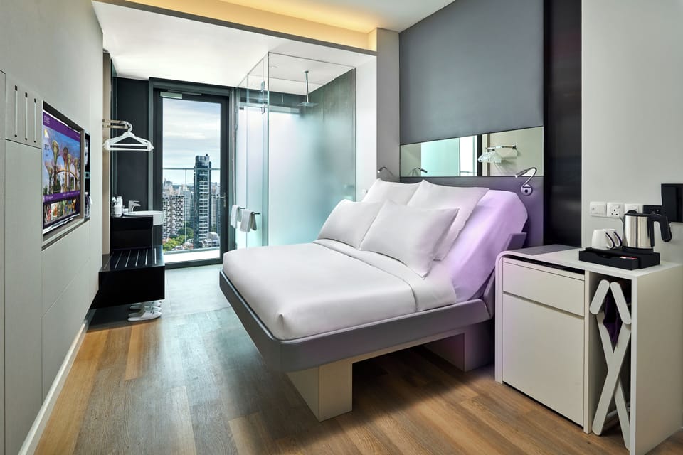 Room, 1 Queen Bed (First Class) | Premium bedding, in-room safe, blackout drapes, soundproofing