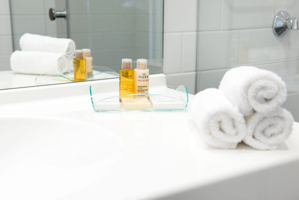 1 Bedroom Suite | Bathroom sink