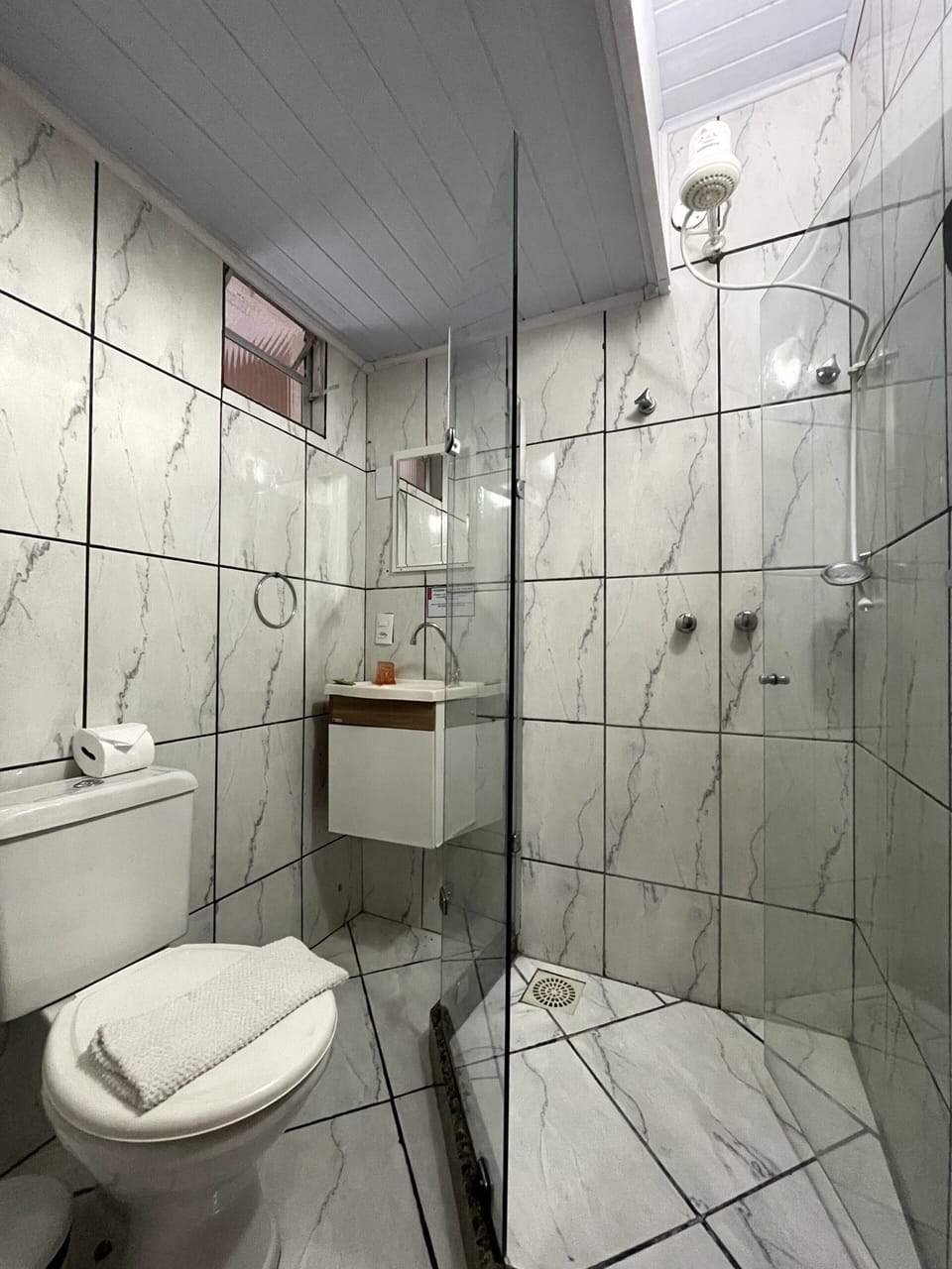 Premium Room | Bathroom | Shower, towels