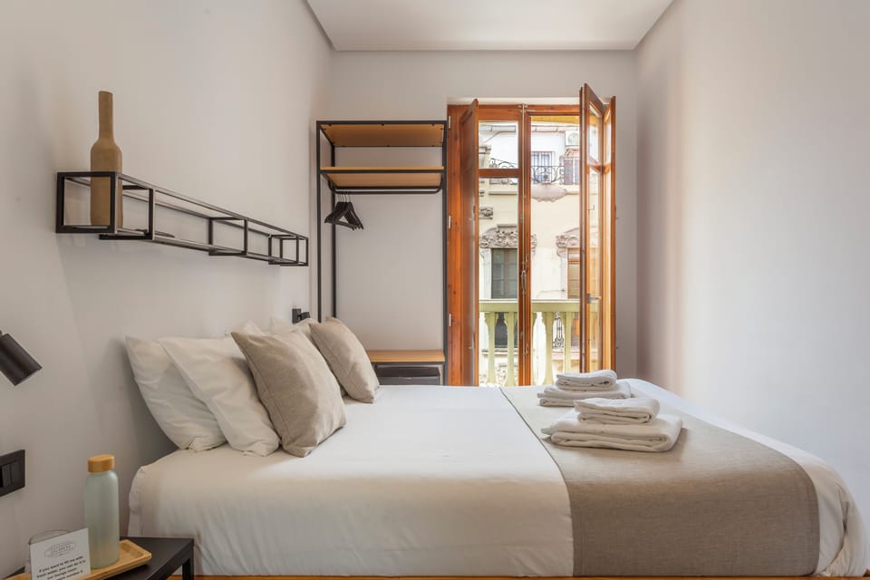 Double Room, 1 Queen Bed, Ensuite | Down comforters, desk, blackout drapes, soundproofing