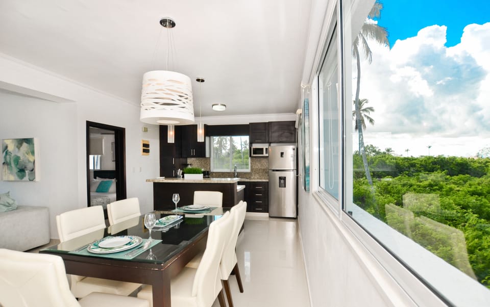 Penthouse Condo | Dining room