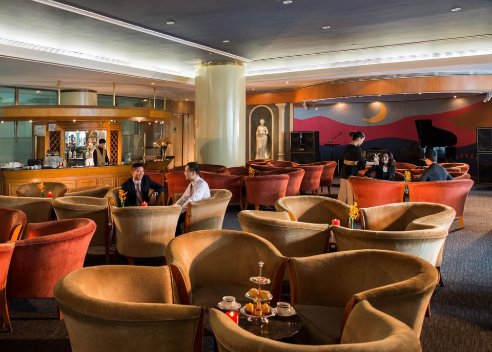 2 bars/lounges, poolside bar