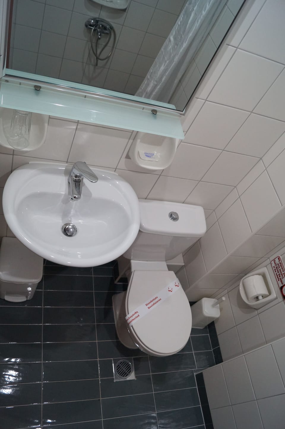 Triple Room | Bathroom | Shower, free toiletries, hair dryer, towels