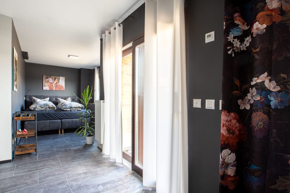 Luxury Double Room, 1 King Bed, Terrace, Courtyard View | Individually decorated, individually furnished, desk, laptop workspace