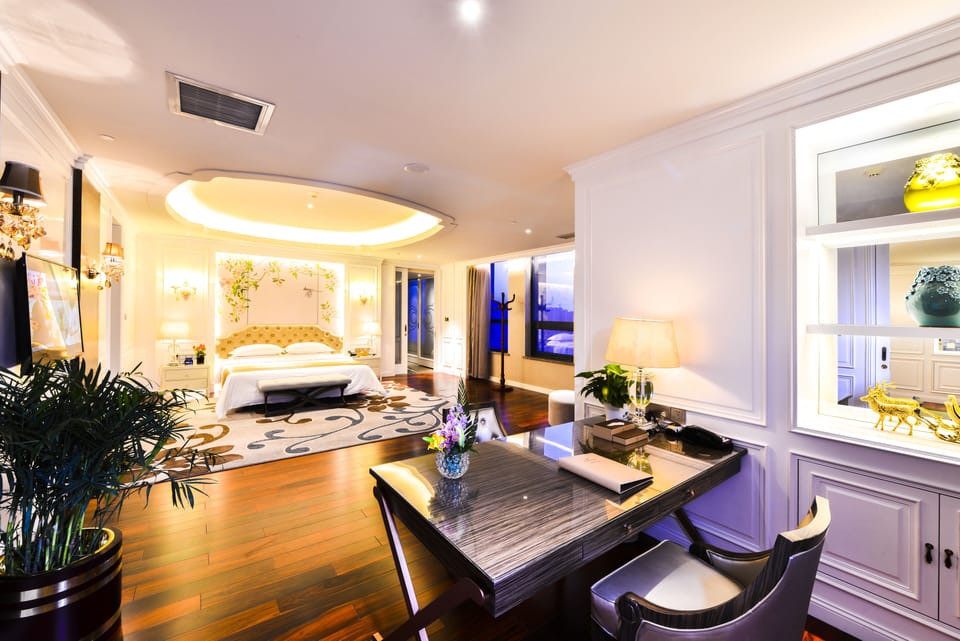 Presidential Suite, 1 King Bed, Smoking | Premium bedding, down comforters, in-room safe, desk