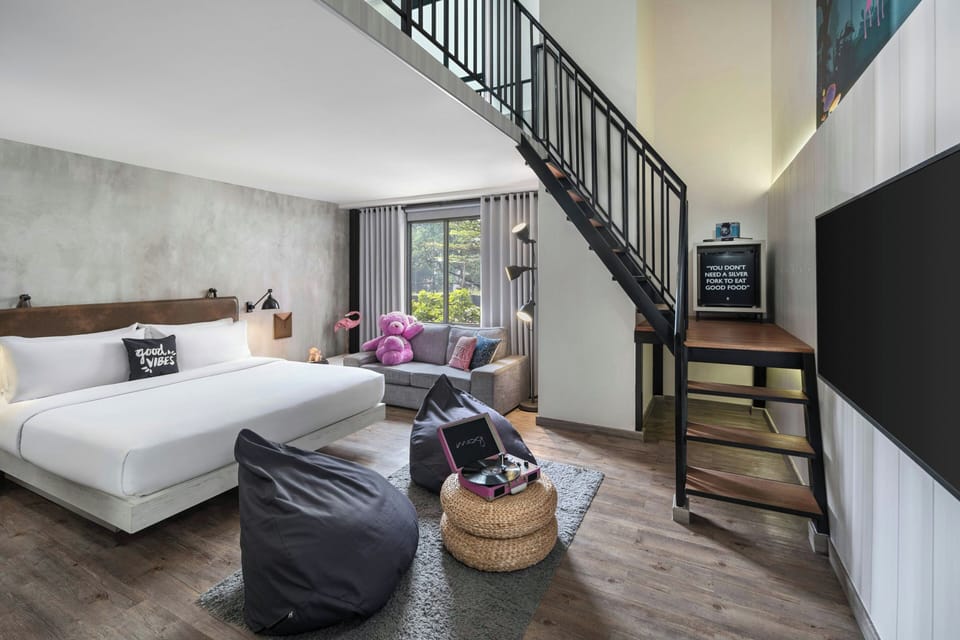Duplex Family | Pillowtop beds, in-room safe, desk, free WiFi