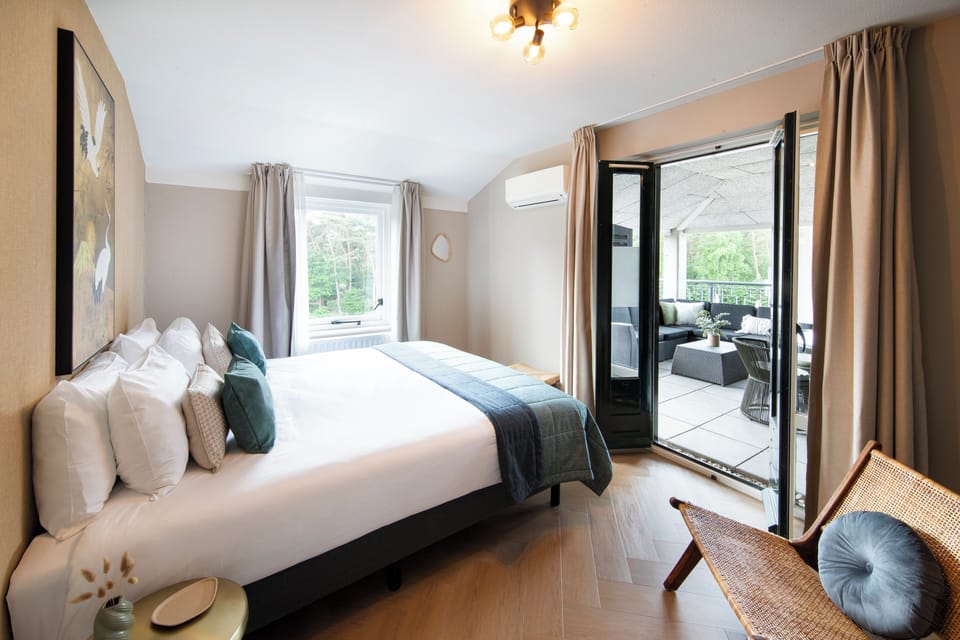 Family Suite | Hypo-allergenic bedding, in-room safe, desk, blackout drapes