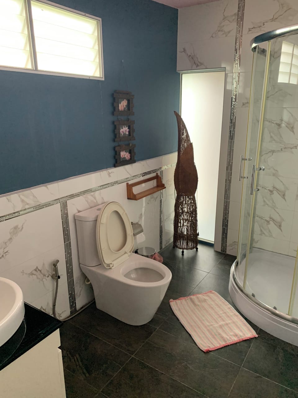 Classic Double Room, 1 Bedroom | Bathroom | Shower, free toiletries, hair dryer, towels