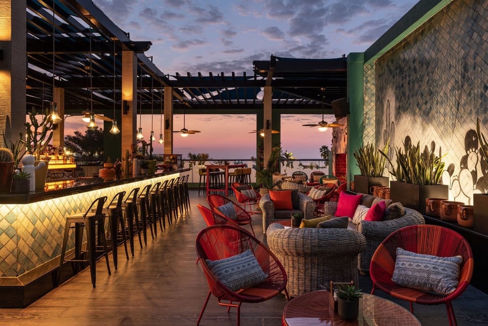 7 restaurants; breakfast, lunch, dinner, and brunch served
