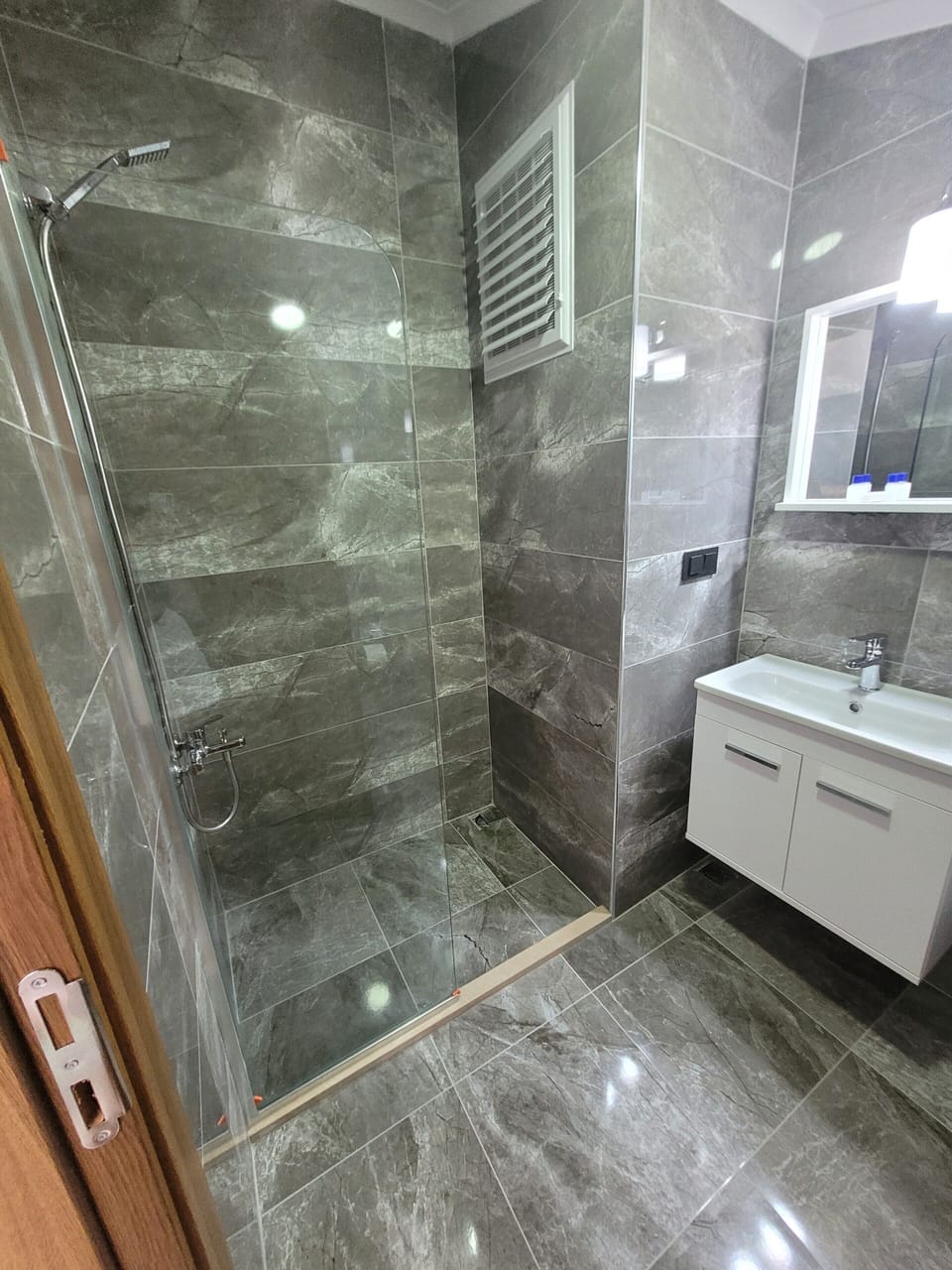 Deluxe Double Room, Jetted Tub, Sea View | Bathroom | Free toiletries, hair dryer, slippers, towels