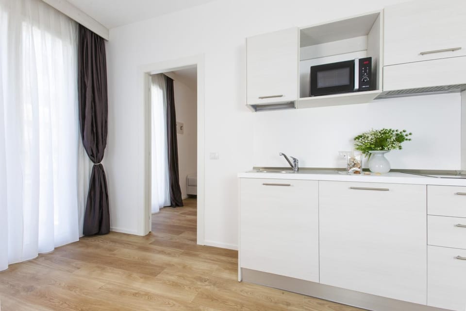 Fridge, microwave, stovetop, cookware/dishes/utensils