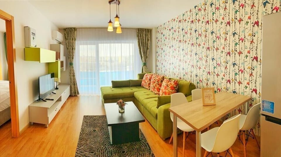 Deluxe Apartment, 1 Queen Bed with Sofa bed | 1 bedroom, premium bedding, desk, iron/ironing board