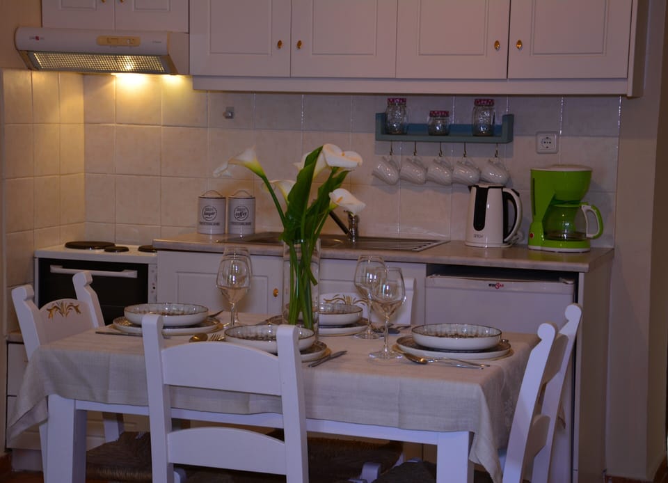 Deluxe Apartment | Living area | 44-inch flat-screen TV with satellite channels, TV