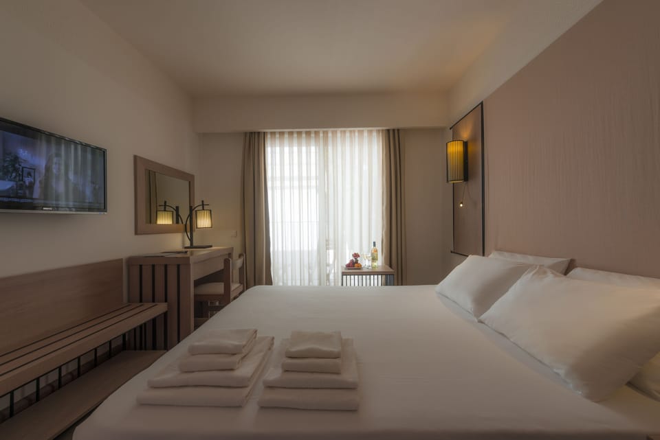 Standard Double or Twin Room | Premium bedding, minibar, in-room safe, desk