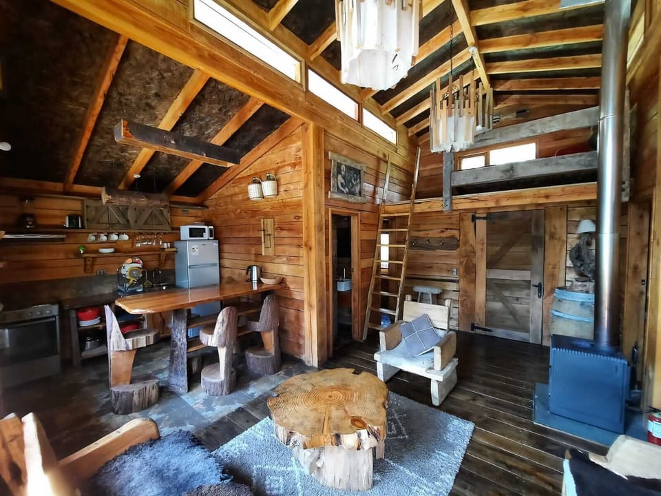 Family Cabin, 3 Bedrooms, Garden View | Living area | Fireplace