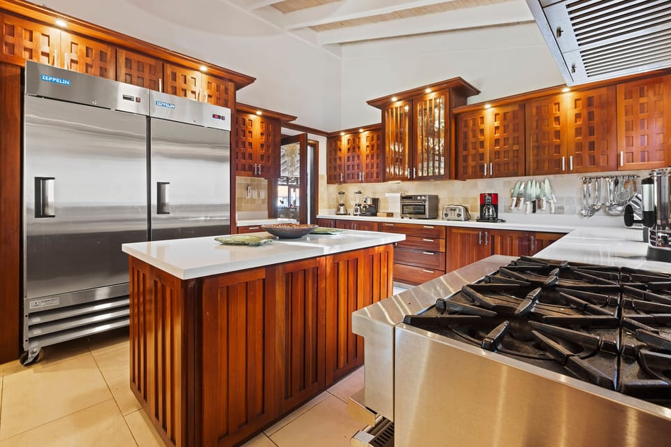 Large/ Very Well Equipped Kitchen