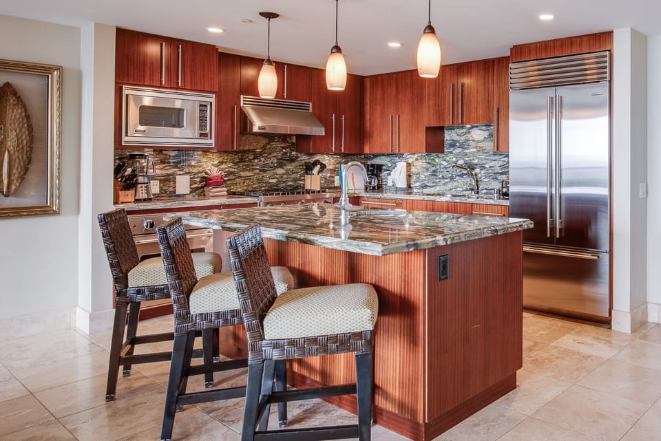 Gourmet kitchen with island bar