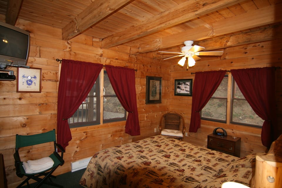 Same Queen bedroom