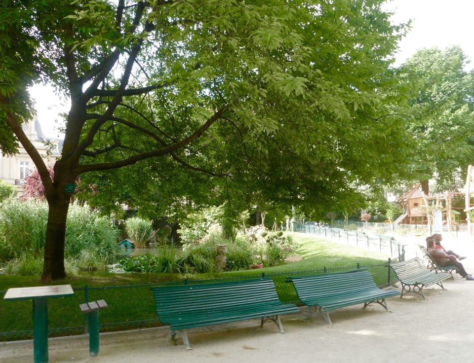 Public garden "Square  duTemple"
 5 min from the studio.
