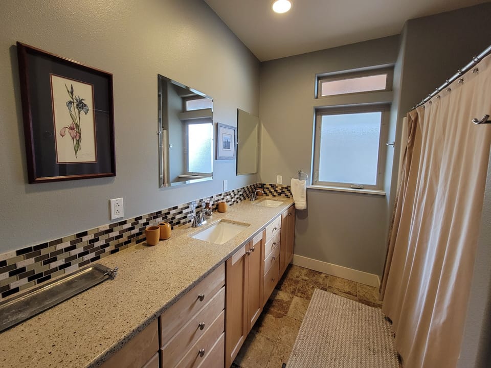 lower Master bathroom with double sinks and shower/tub